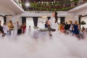 pierwszy taniec romantyczna scena wesele
